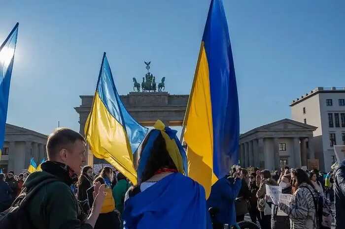 Понад 250 тисяч українських чоловіків призовного віку перебувають у Німеччині, - ЗМІ